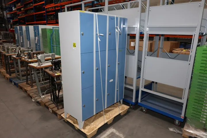 1 x Schließfachschrank Maße: 119 x 50 x 185 cm